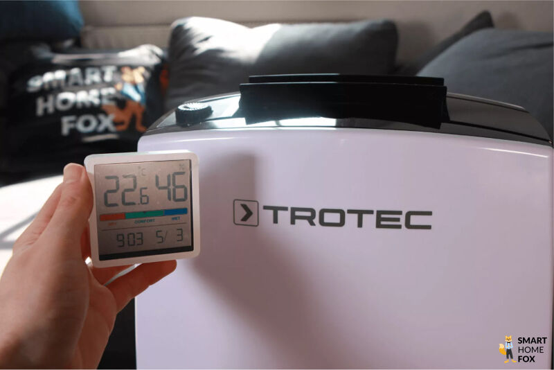 Smart Home Fox mit einer Checkliste und Bleistift